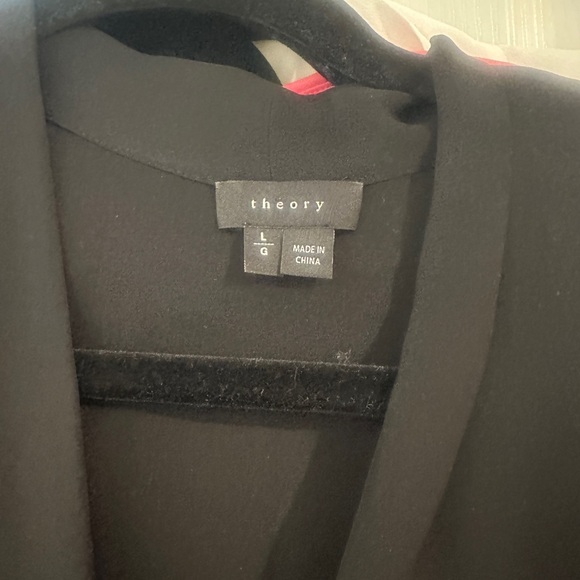 Lovely theory blouse - Picture 2 of 2